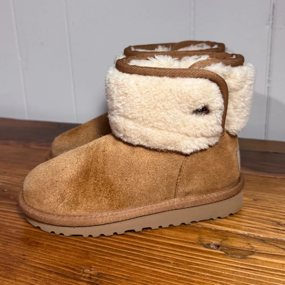 UGG Kids Classic Jona Luxury Boot Sz 11 Chestnut Suede Sheepskin Lined Fold Over